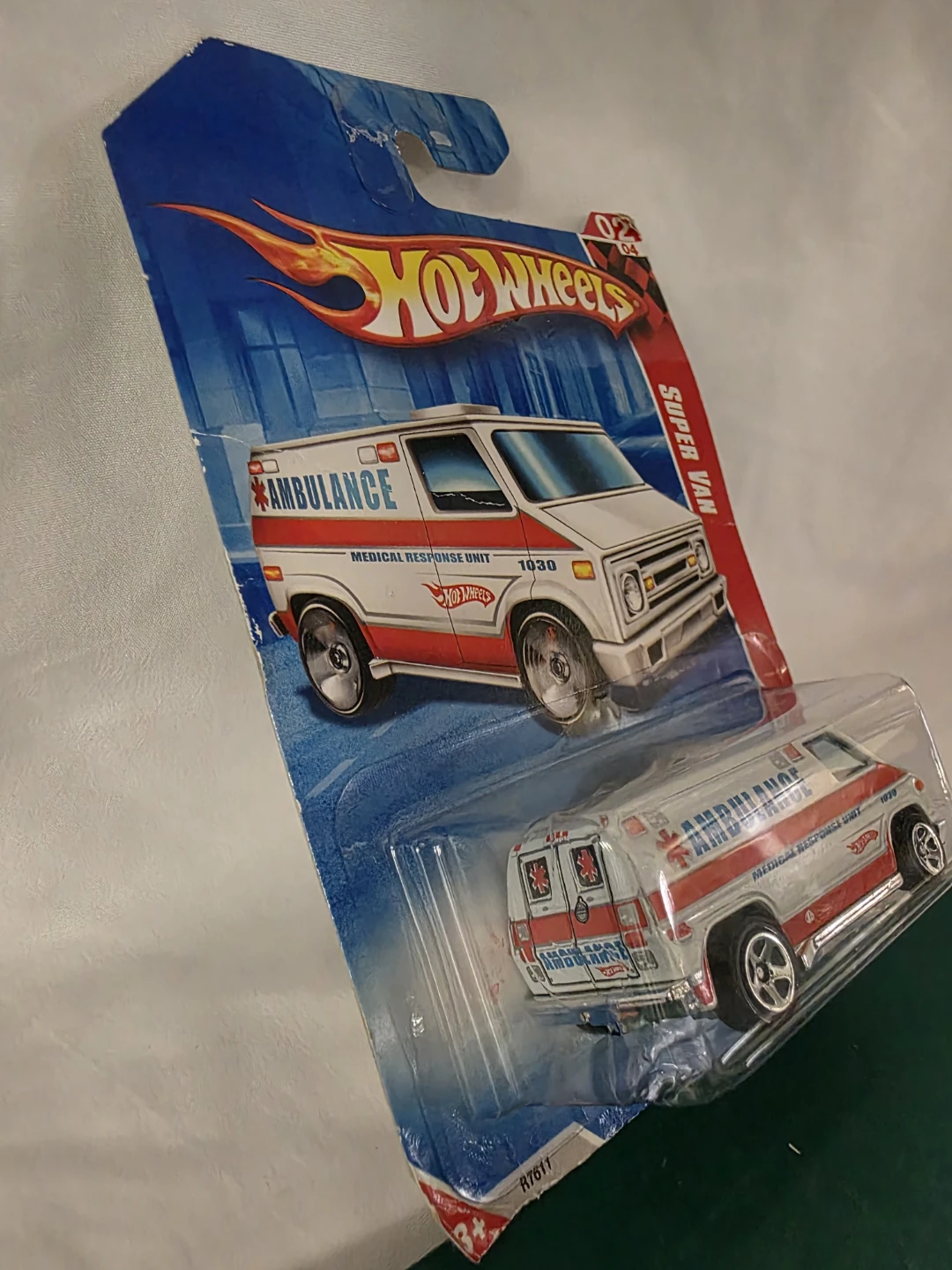 Hot Wheels Super Van Ambulance Die-cast Toy - photo 2