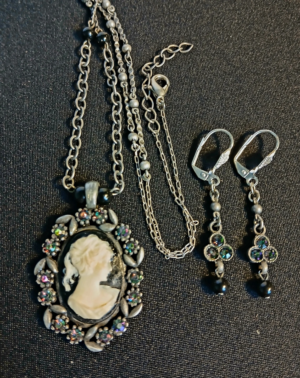 Cameo Necklace and Earrings Set - photo 4