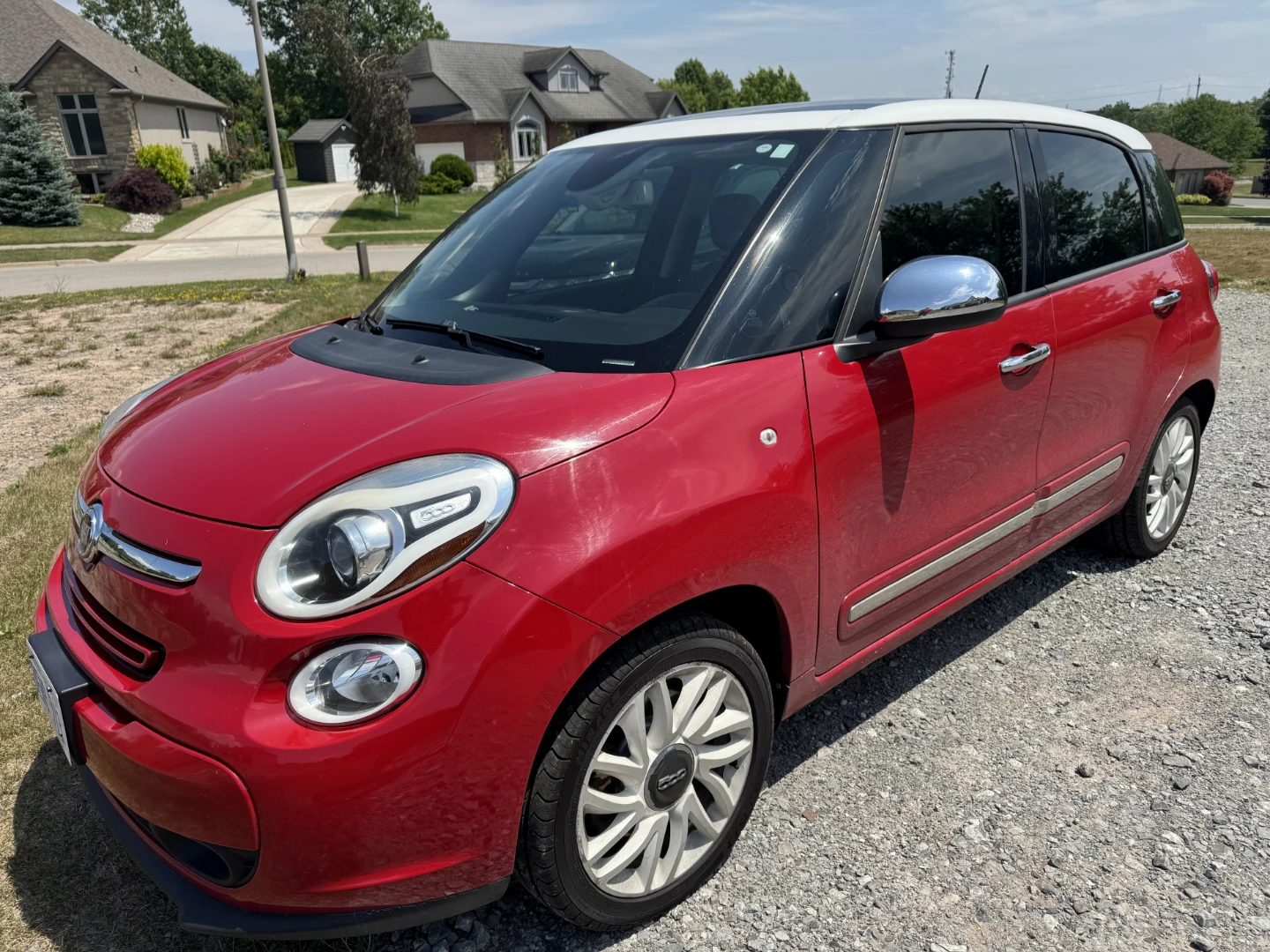 Red Fiat 500L Hatchback - photo 3