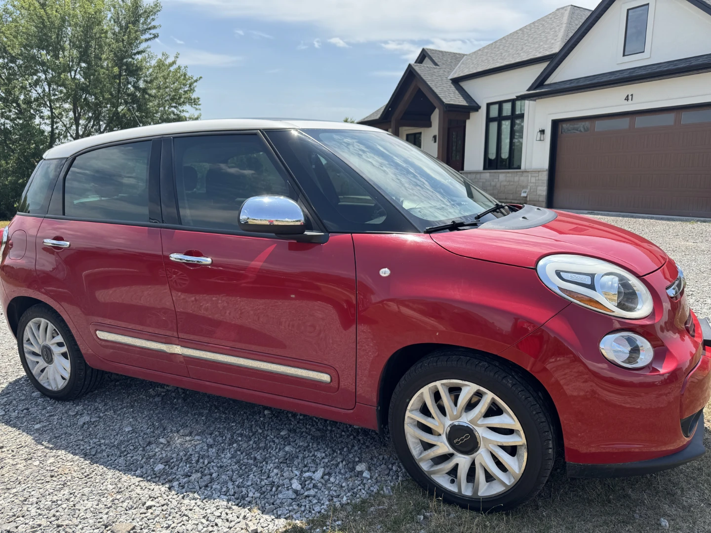 Red Fiat 500L Hatchback - photo 4