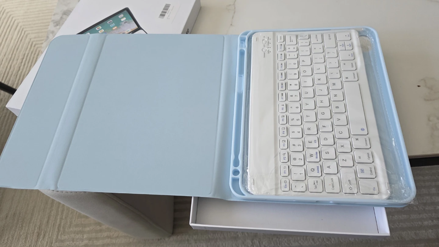 Sky Blue Wireless Keyboard Case for iPad Air 11 Inch - photo 3