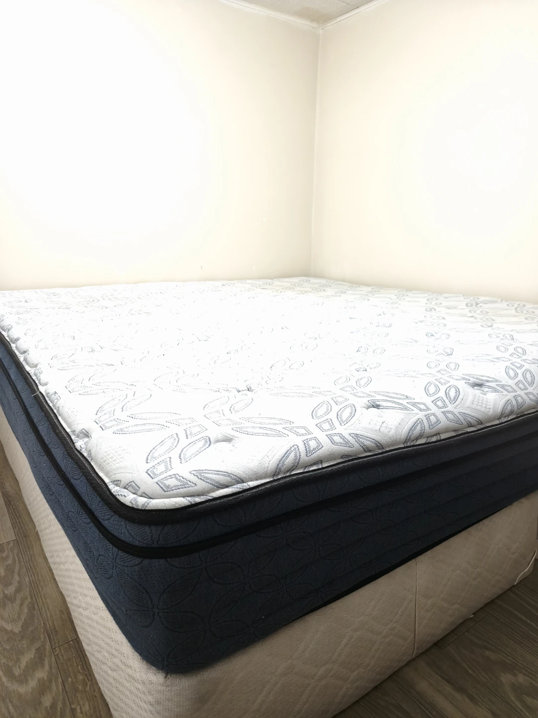 Used king Size Mattress with spring box - photo 2