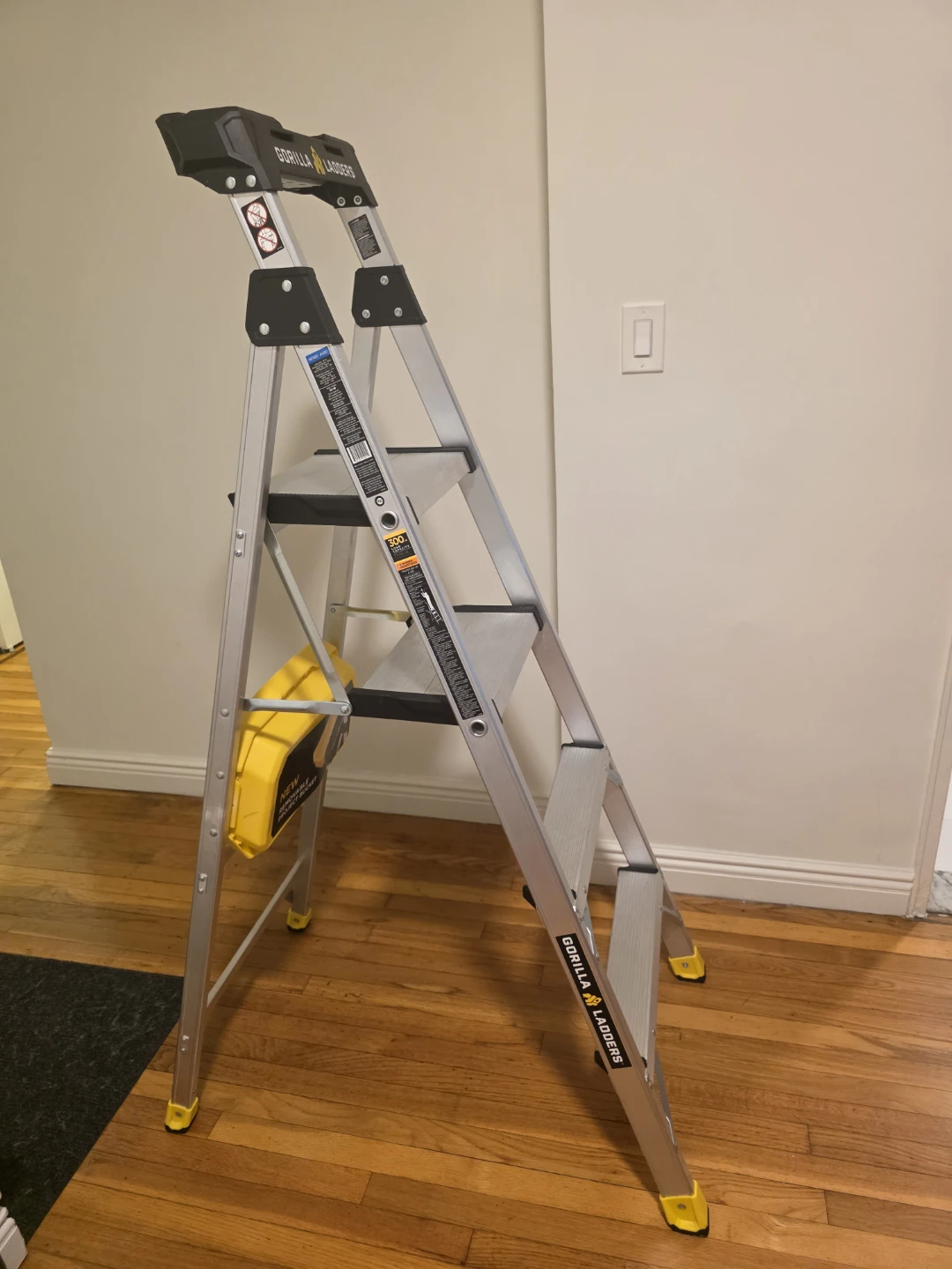 GORILLA Heavy-Duty Ladder