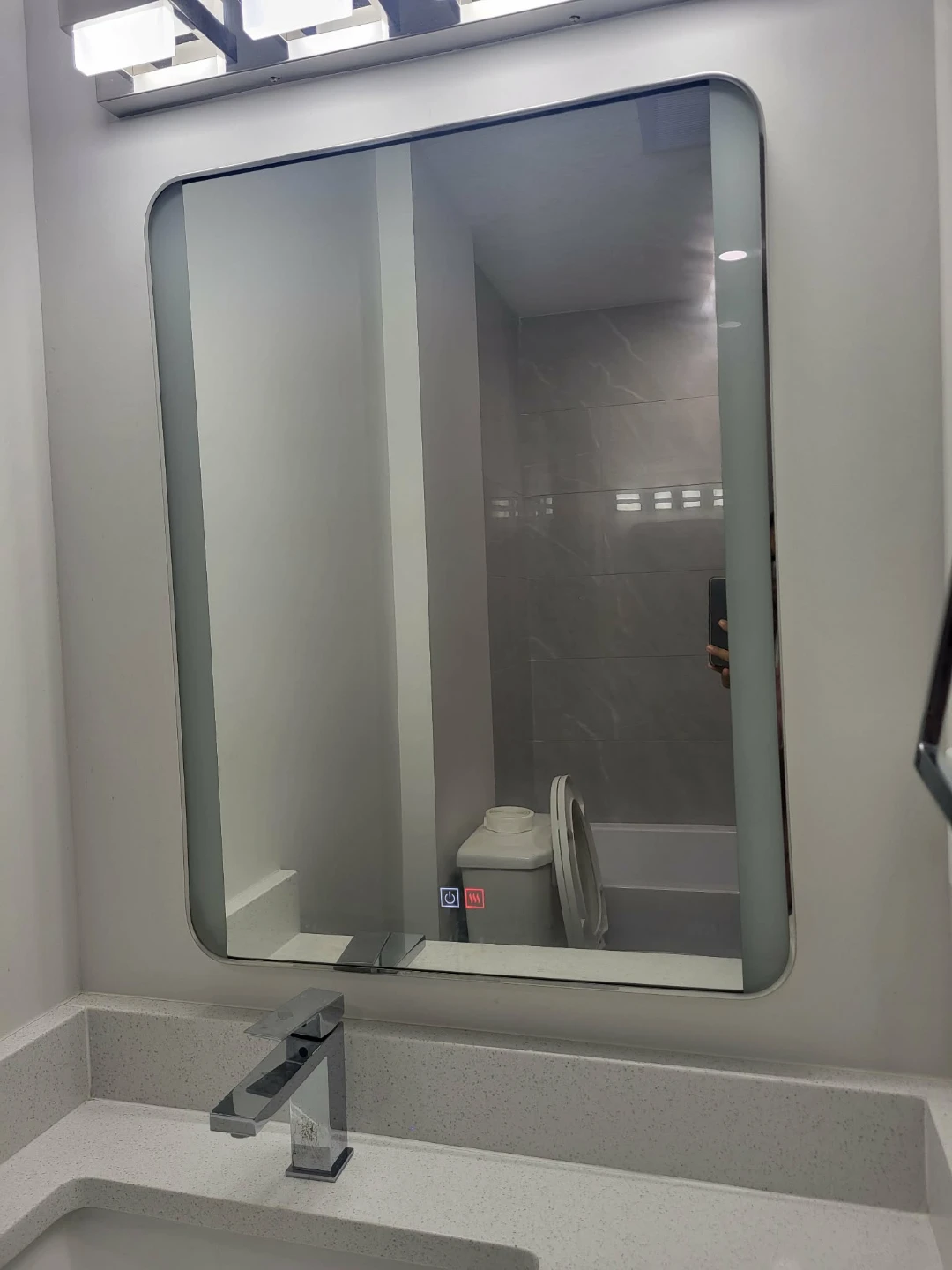 1 bedroom legal basement - photo 2