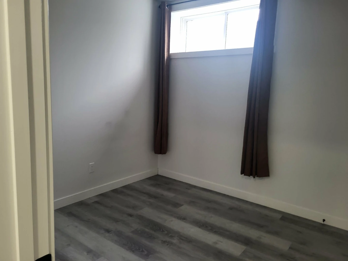 1 bedroom legal basement - photo 3