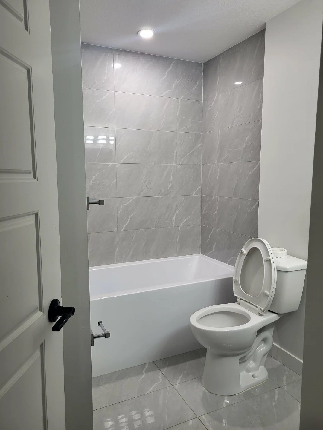 1 bedroom legal basement - photo 5