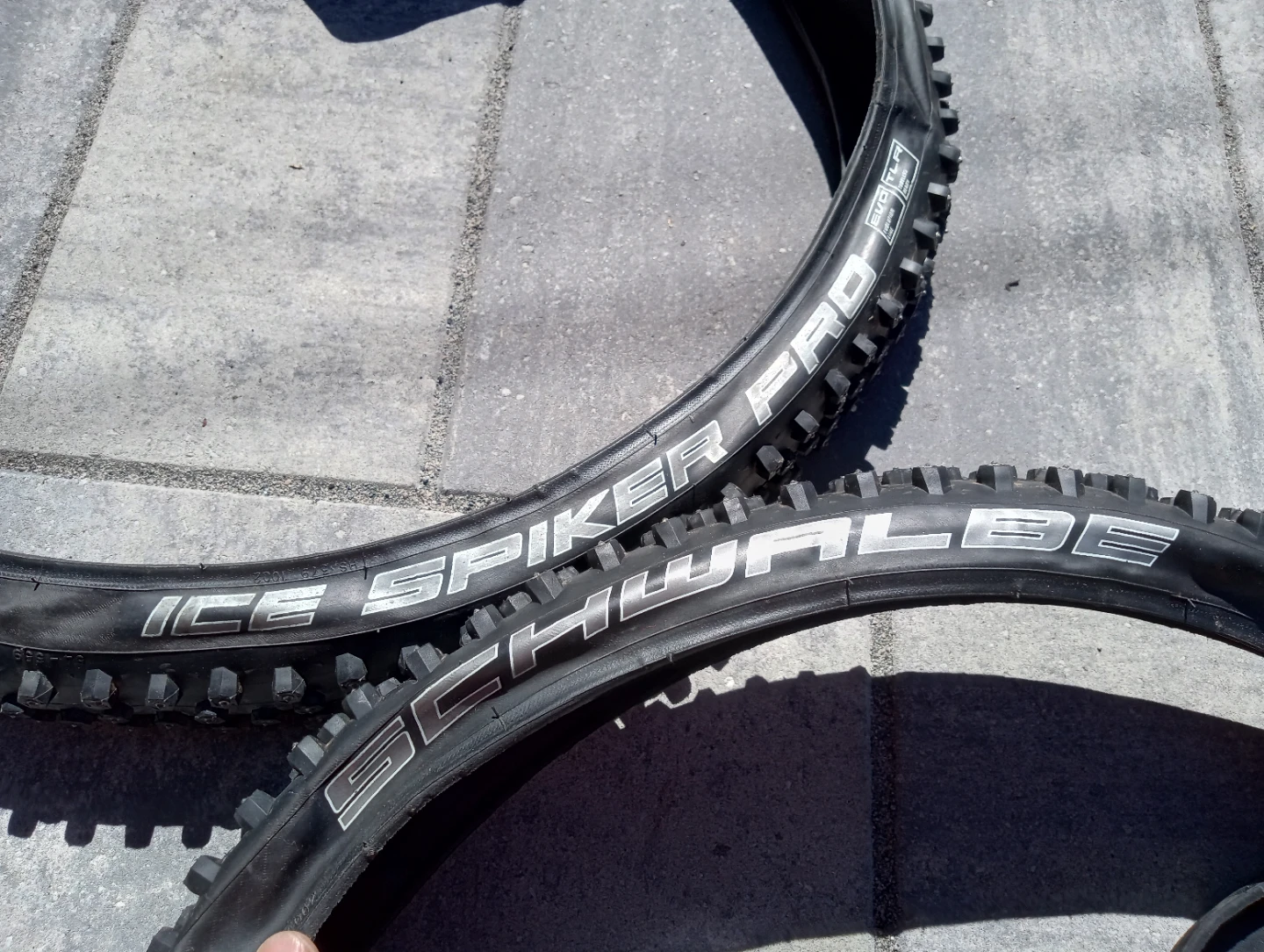 26 x 2.1 Schwalbe Ice Spiker Pro 2x tires - photo 2