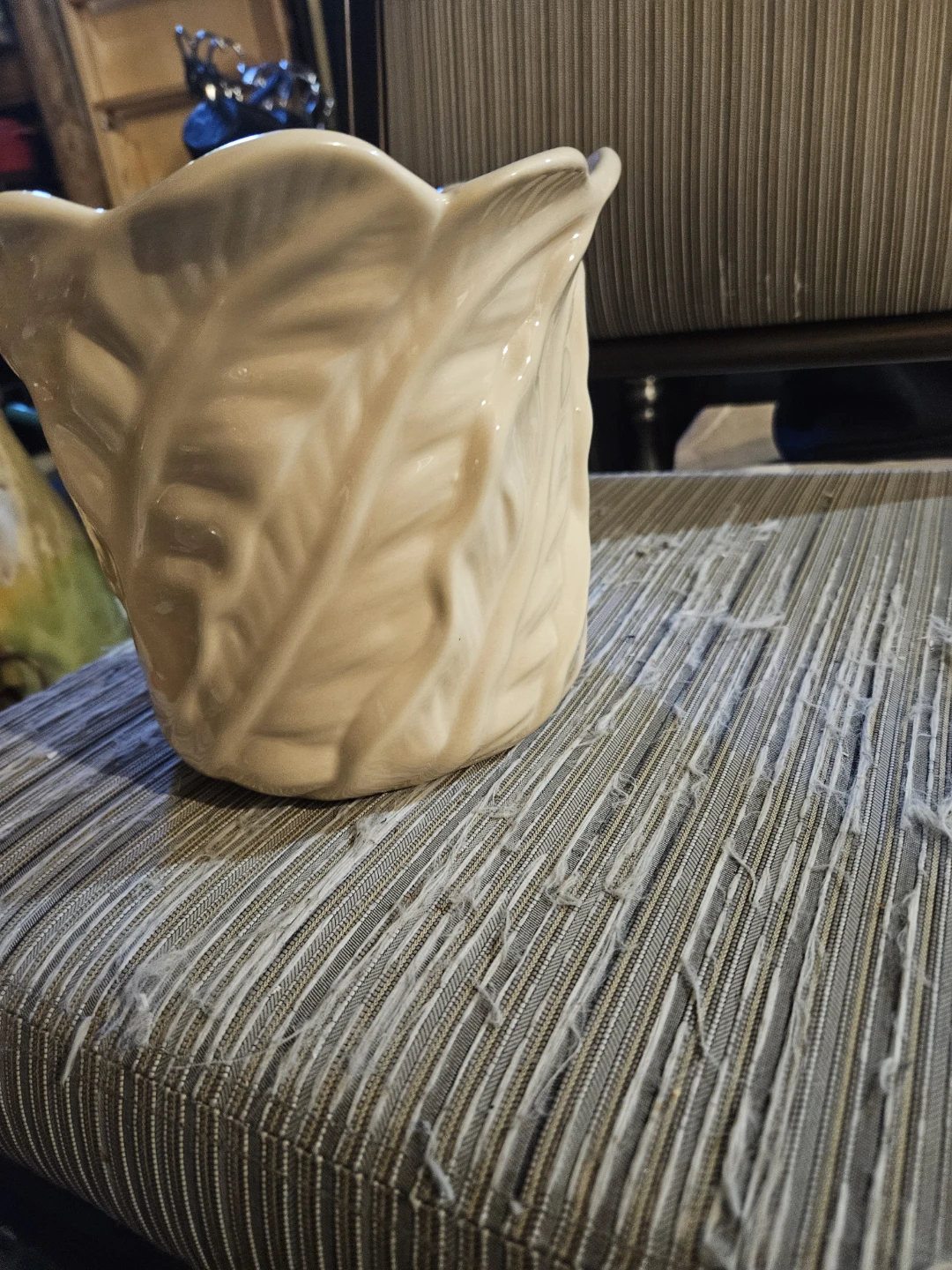 Cream Leaf Design Ceramic Planter Pot - photo 3