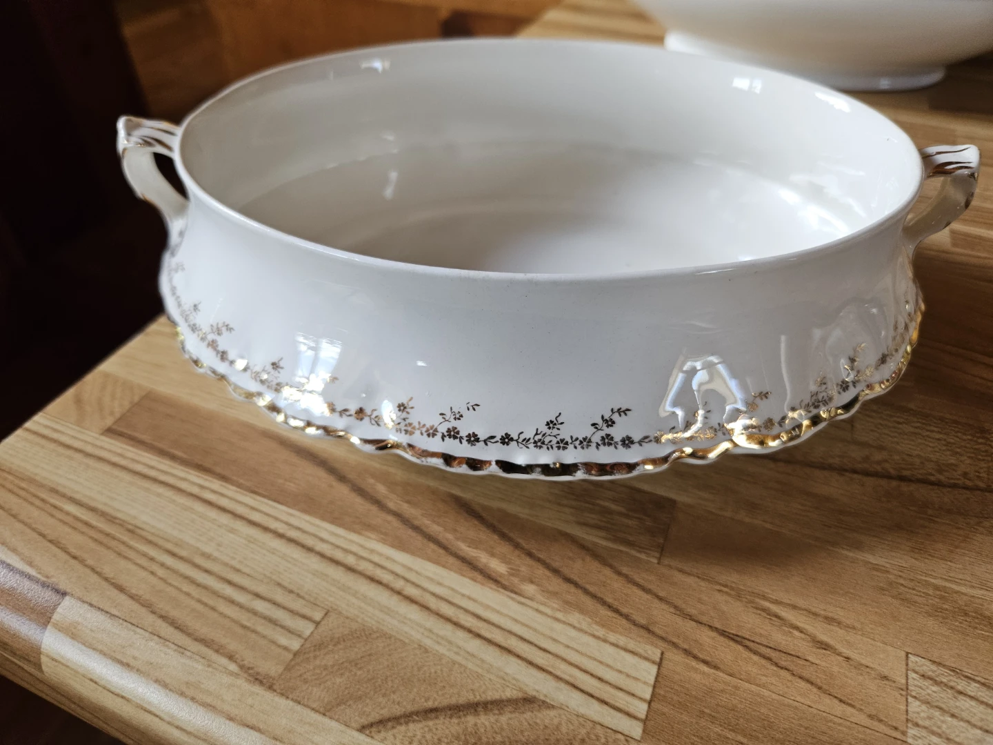 Set of 2 White Serving Bowls with Decorative Trim - photo 2