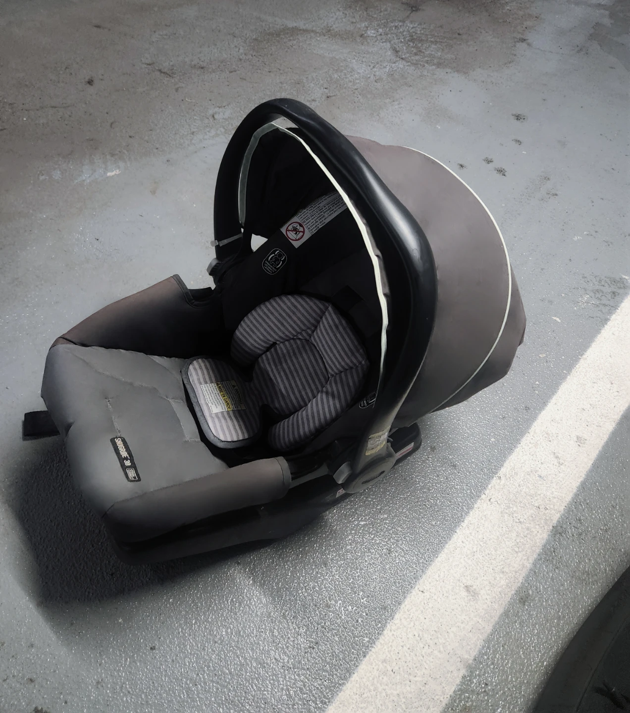 Graco SnugRide 30 Infant Car Seat 2031exp