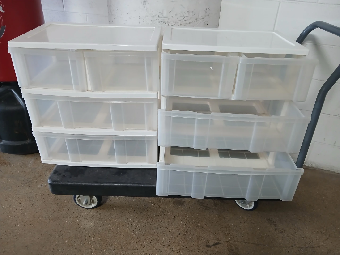 2 plastic dressers
