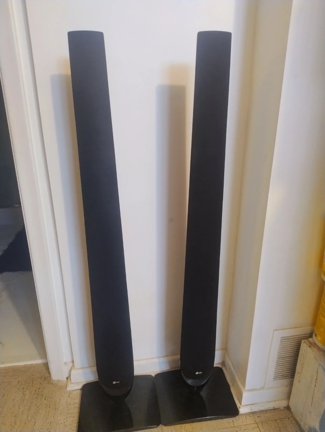 LG LS66TH7S Floor Standing Speakers (Pair) ⚽