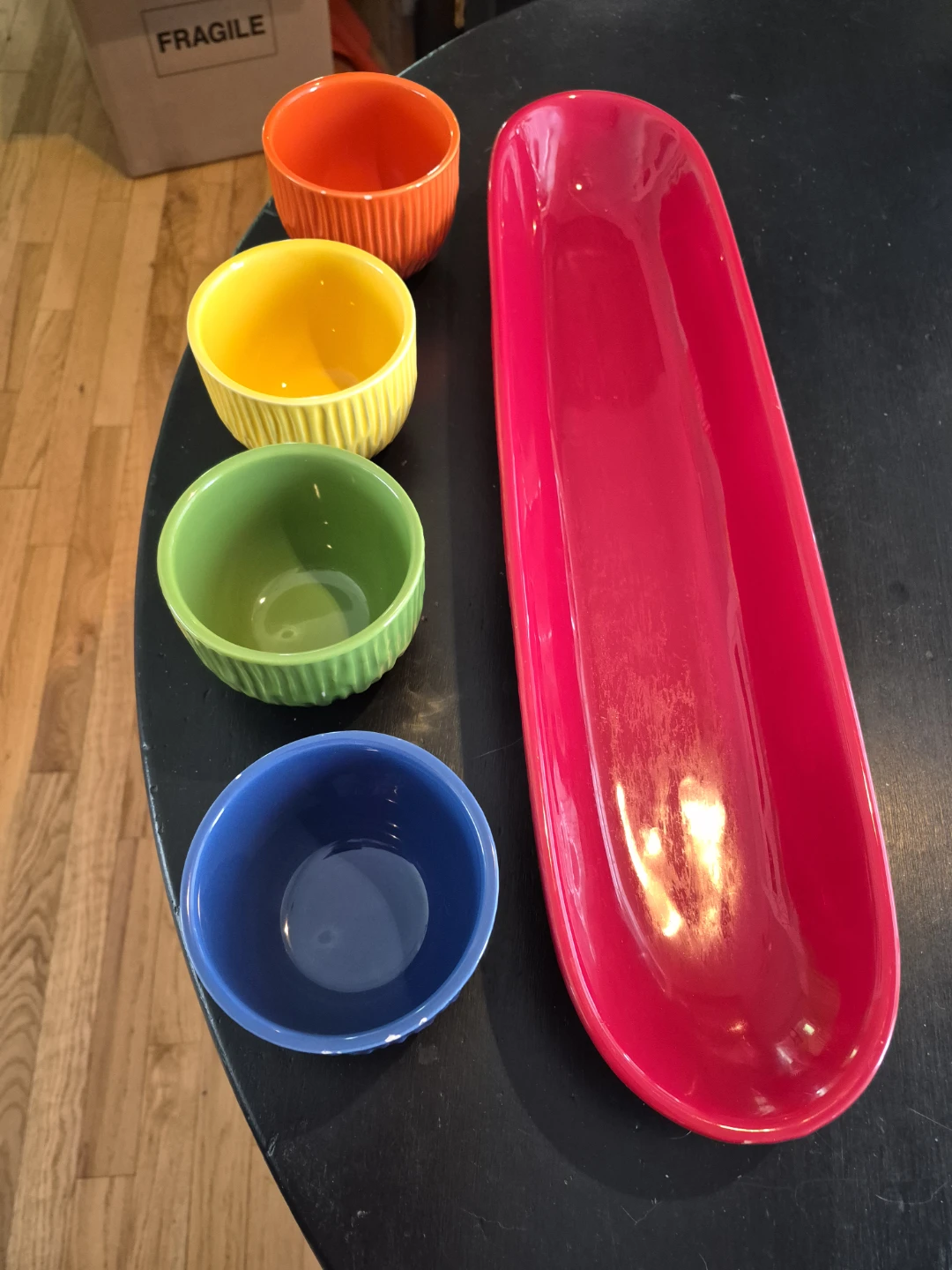 Set of 4 colourful condiment bowls with tray - photo 3