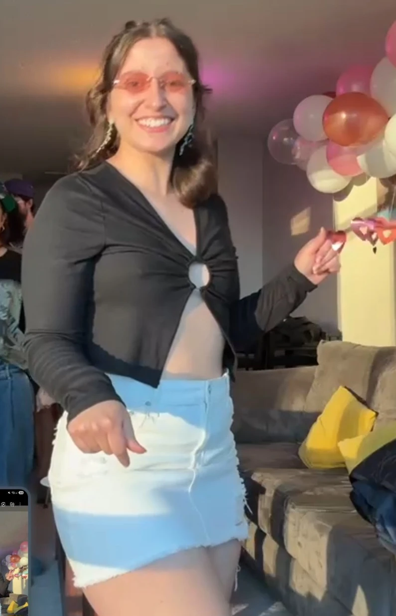 Complete Y2K outfit - skirt, top, sunglasses - photo 2