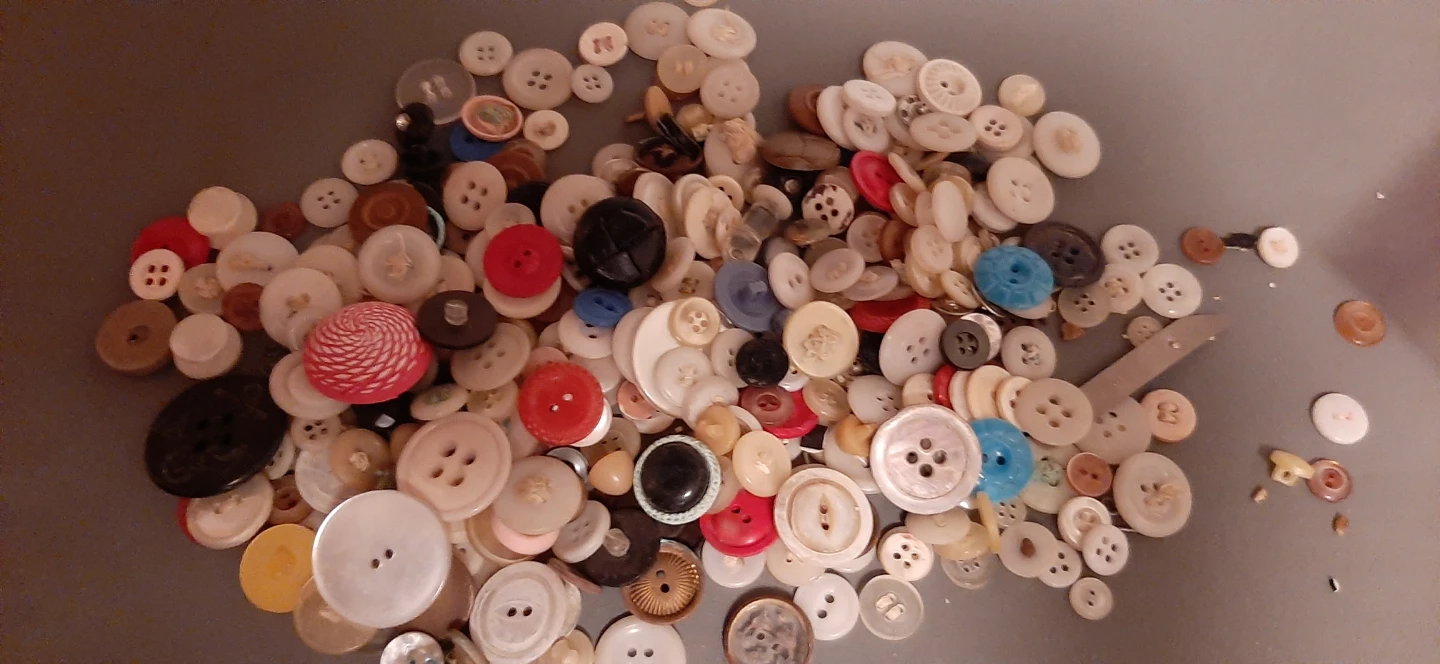 Small bag of Vintage buttons