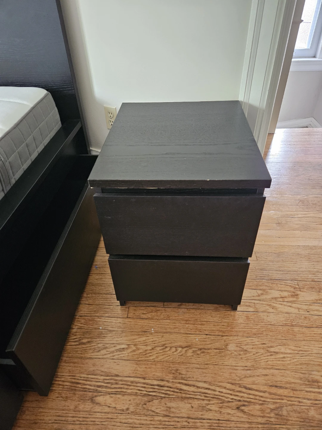 IKEA queen bed+4 underbed drawers+2-drawer nightstands - photo 3