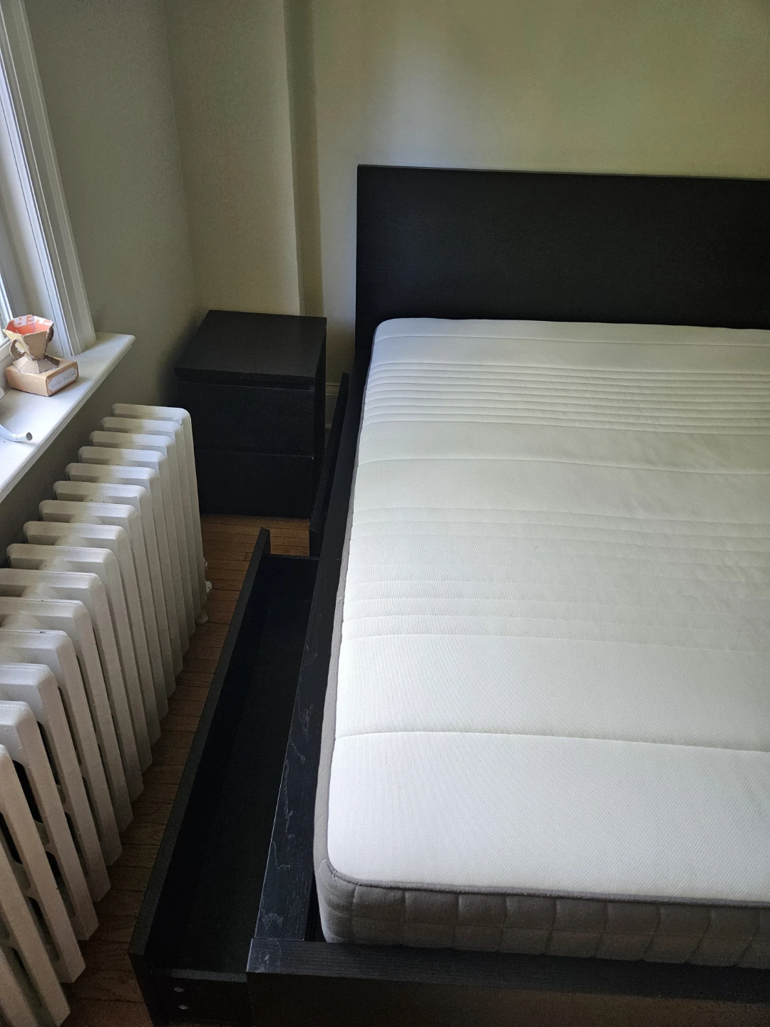 IKEA queen bed+4 underbed drawers+2-drawer nightstands - photo 5