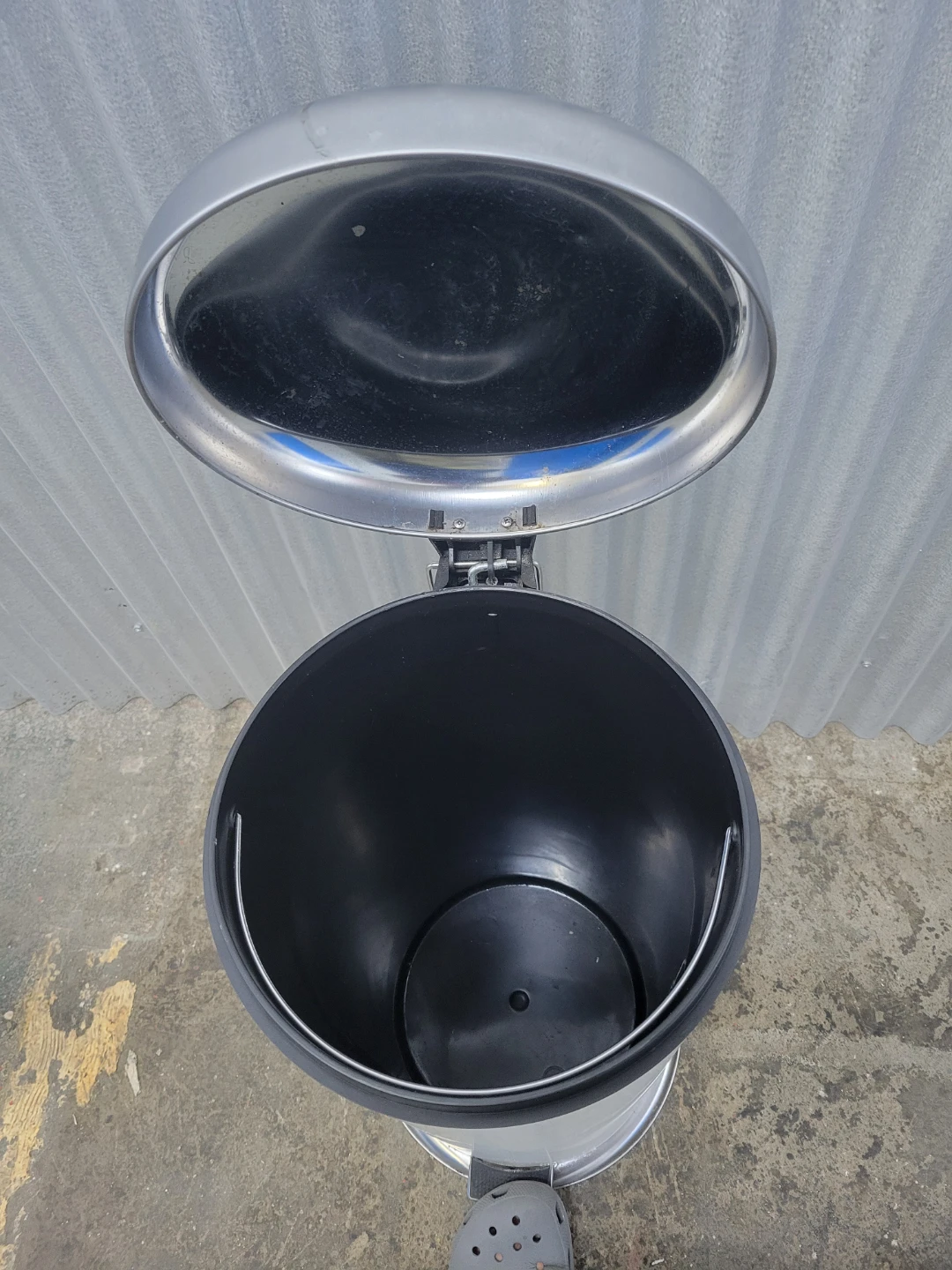 White Step Trash Can with Stainless Steel Lid - photo 2