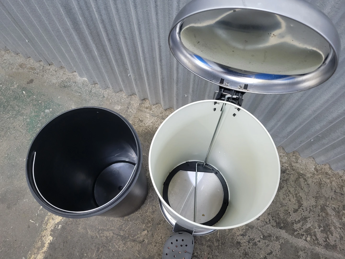 White Step Trash Can with Stainless Steel Lid - photo 3