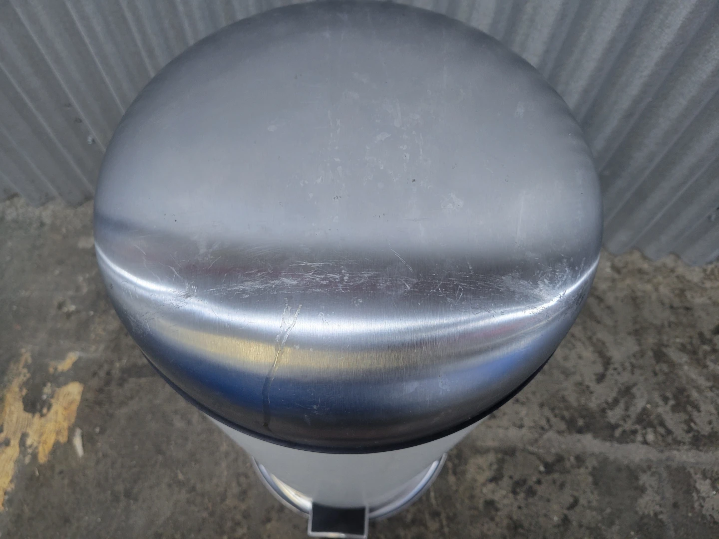 White Step Trash Can with Stainless Steel Lid - photo 4