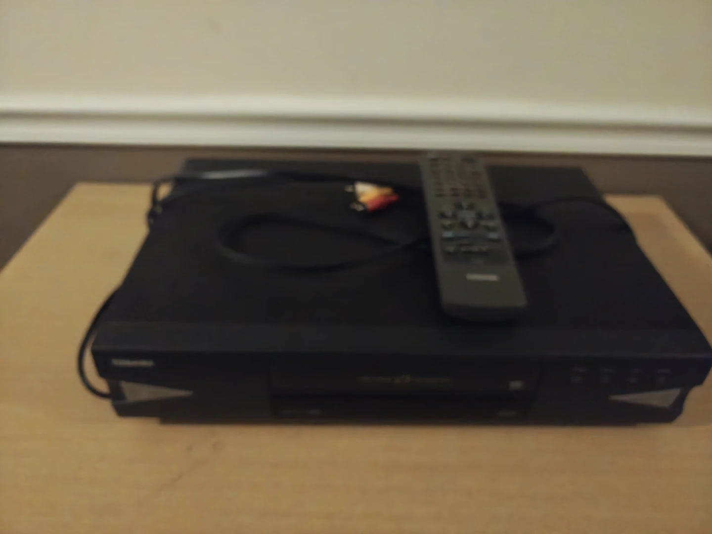 Toshiba VCR with Remote - photo 5