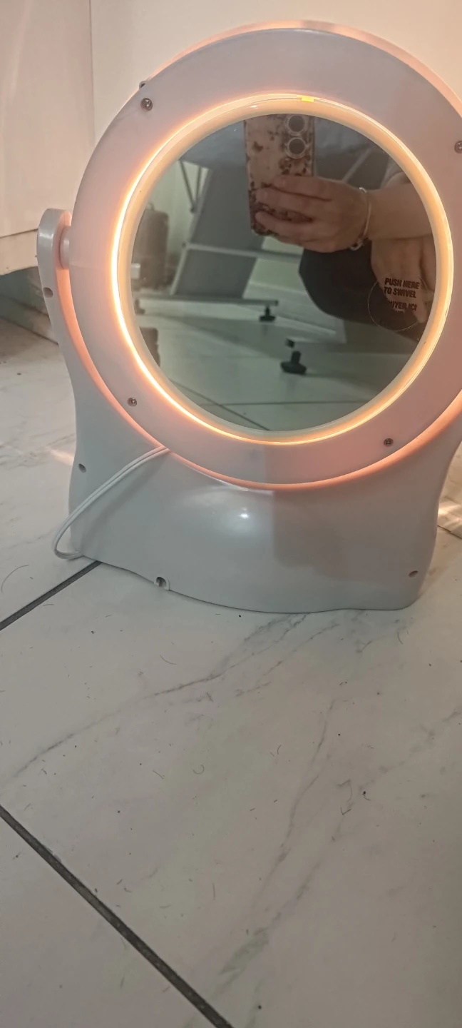 Lighted Makeup Mirror - photo 2