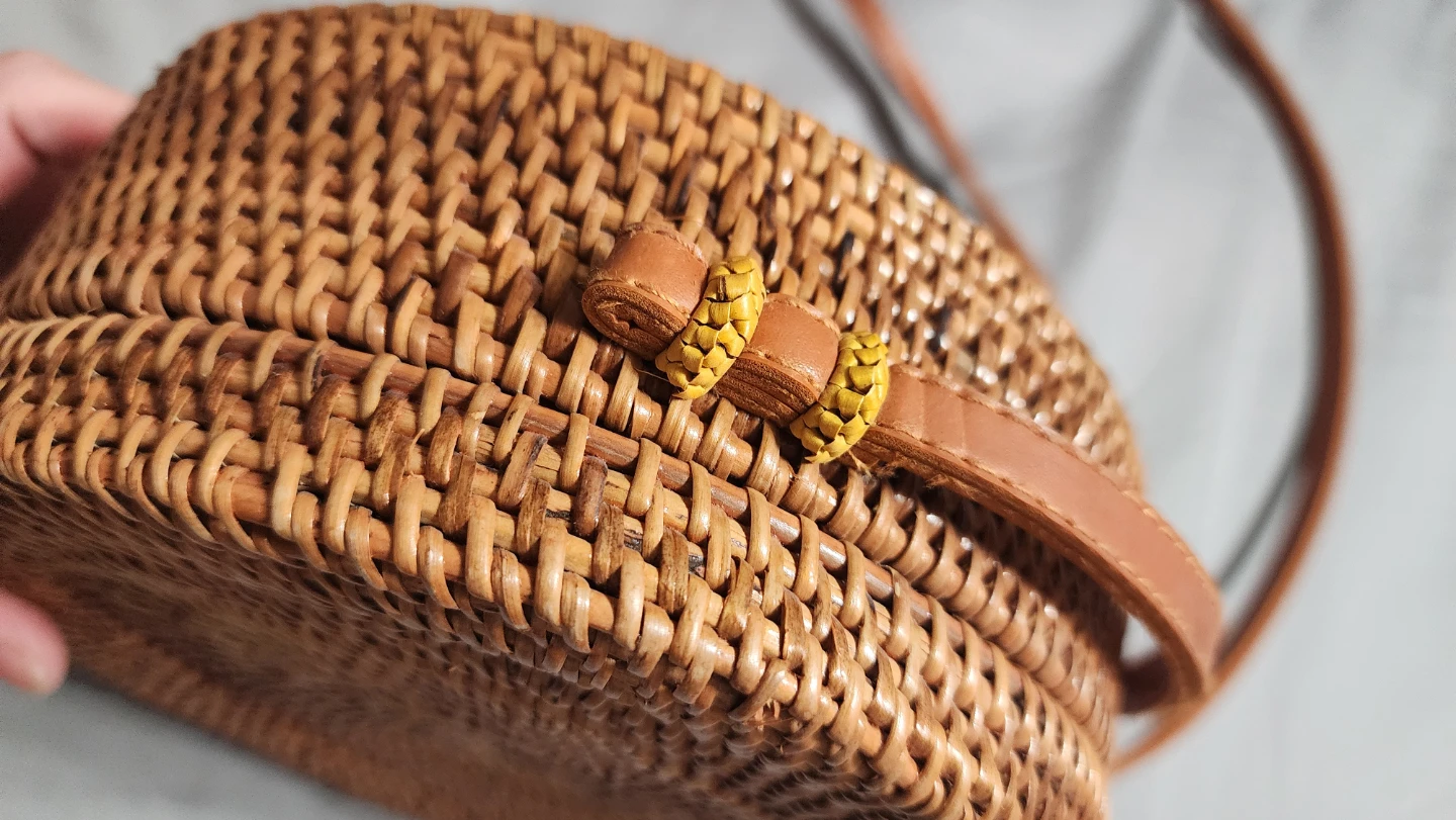 Round Woven Straw Bag with Leather Strap - photo 4