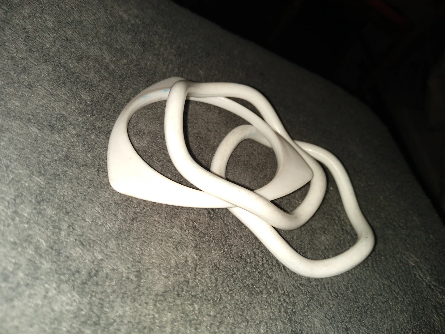 Set of three vintage white bracelets - photo 2