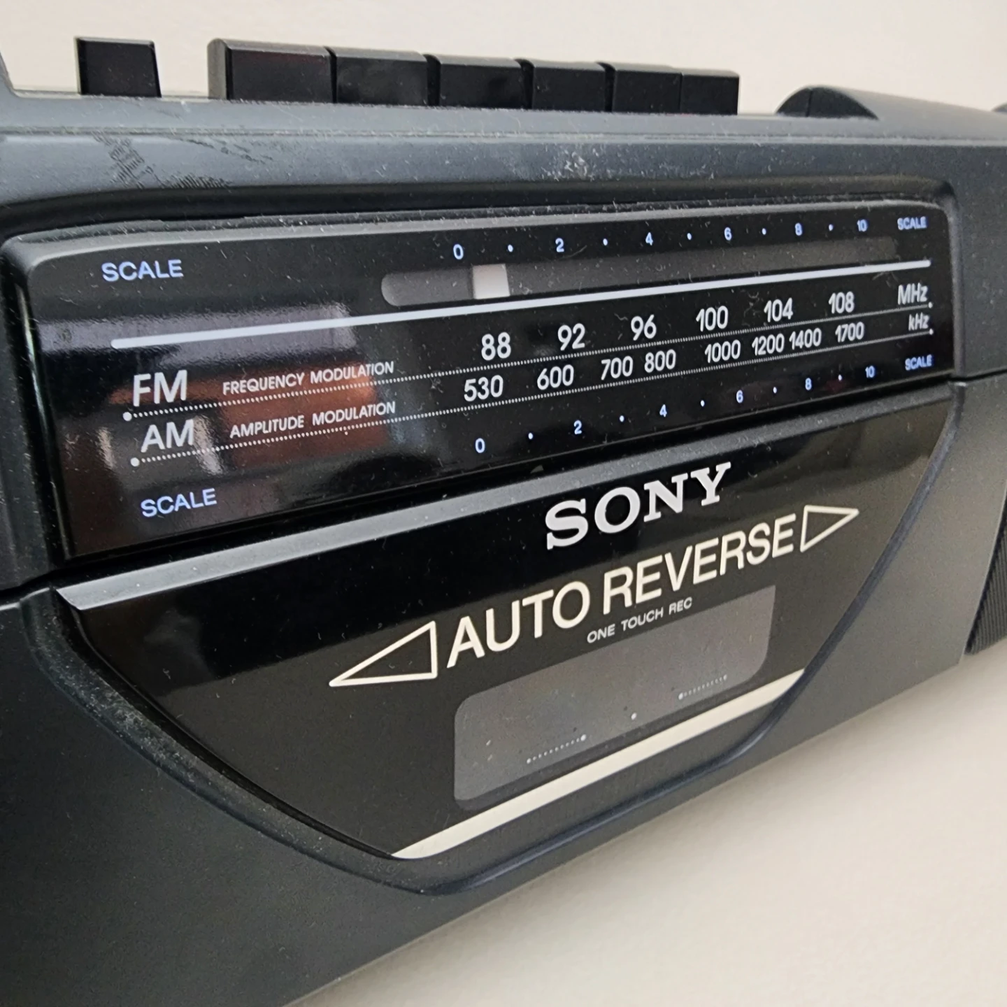 Sony CFS-202 Boombox Cassette Player Radio - photo 2