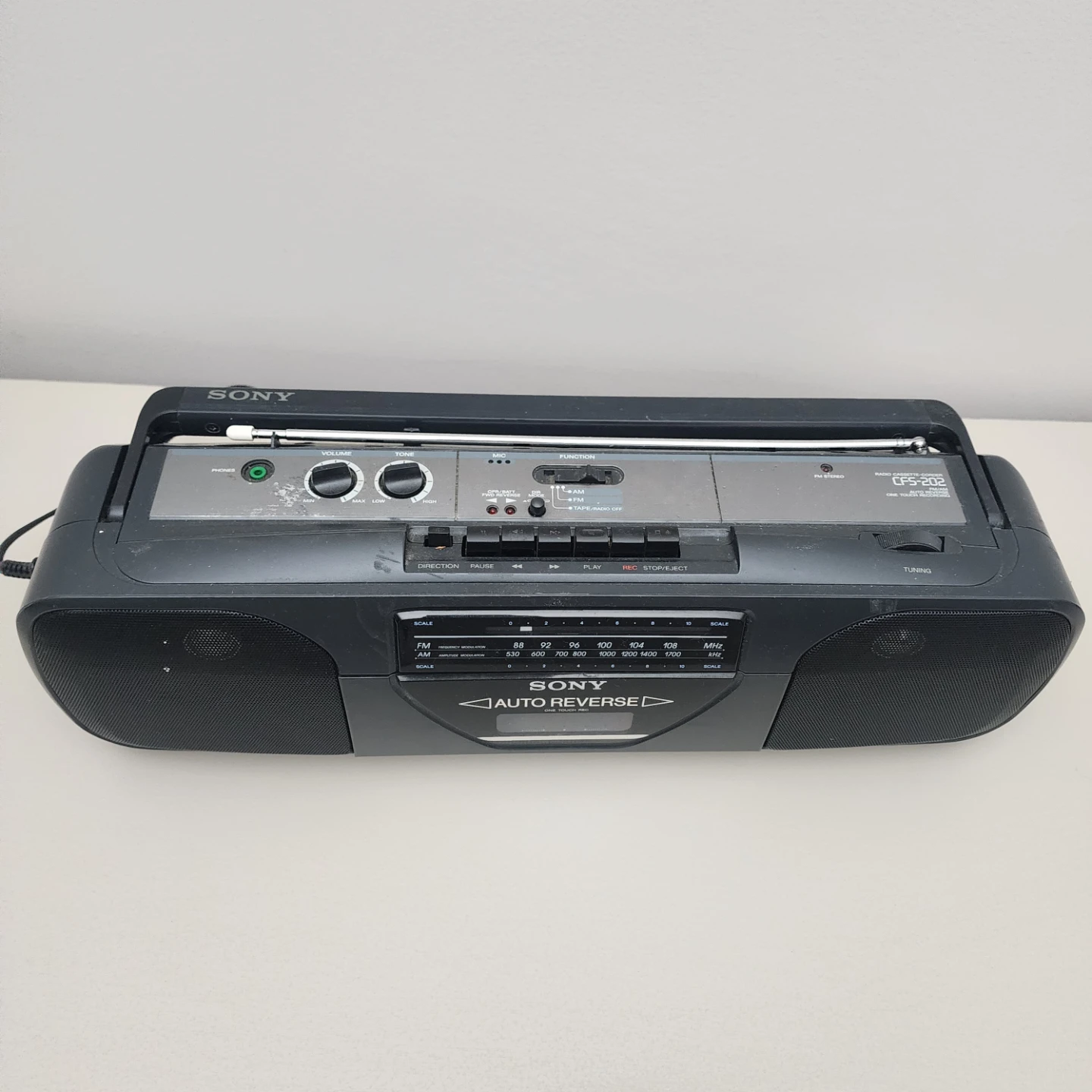 Sony CFS-202 Boombox Cassette Player Radio - photo 3