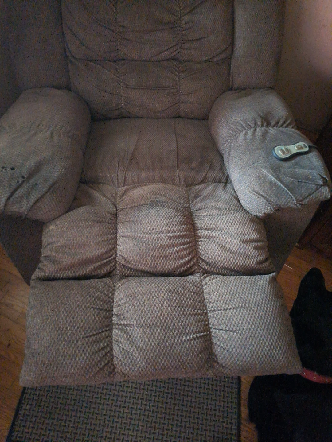 La-Z-Boy Recliner with Heat and Massage - photo 3