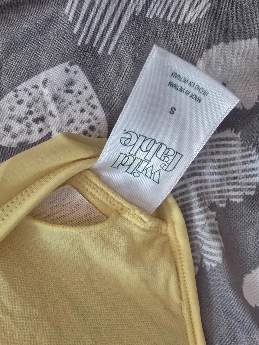 ⚽️ Wild Fable Yellow Strawberry Crop Top Size S - photo 3