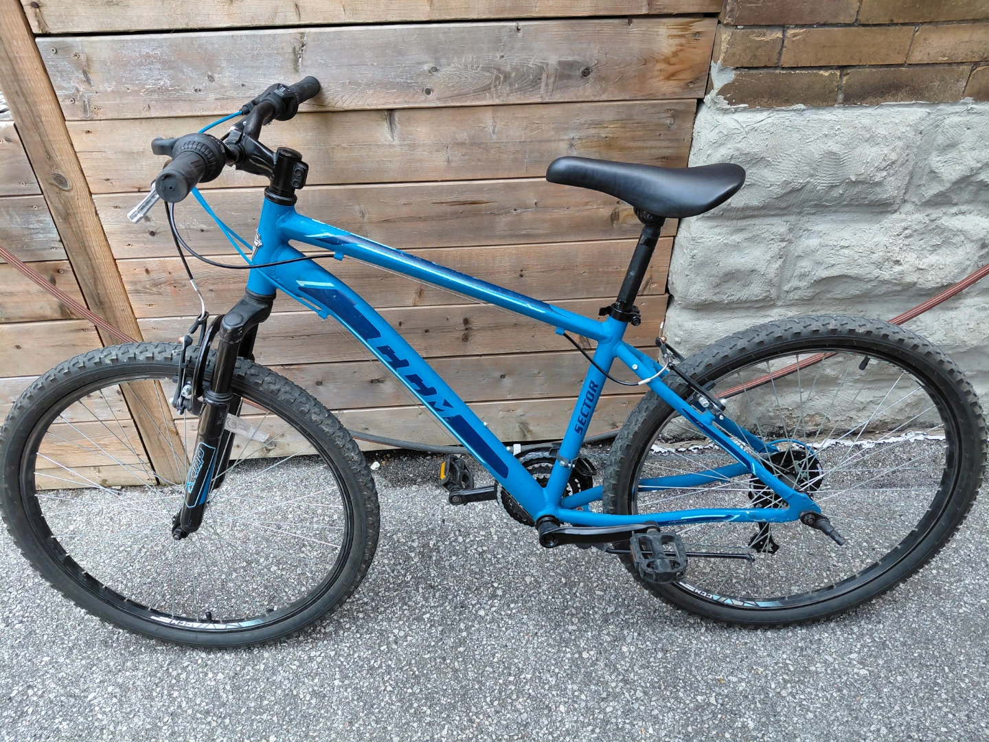 CCM Sector 21 speed Youth Bike