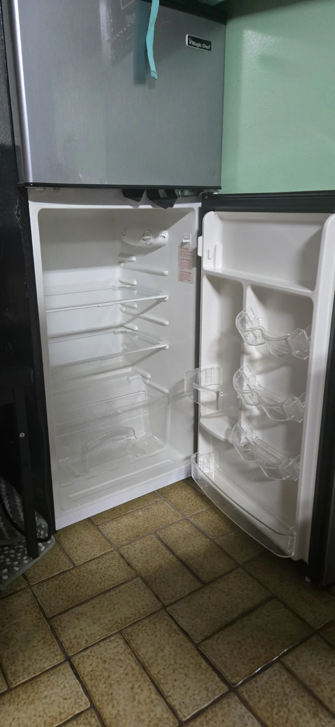 Magic Chef Mini Fridge - photo 3