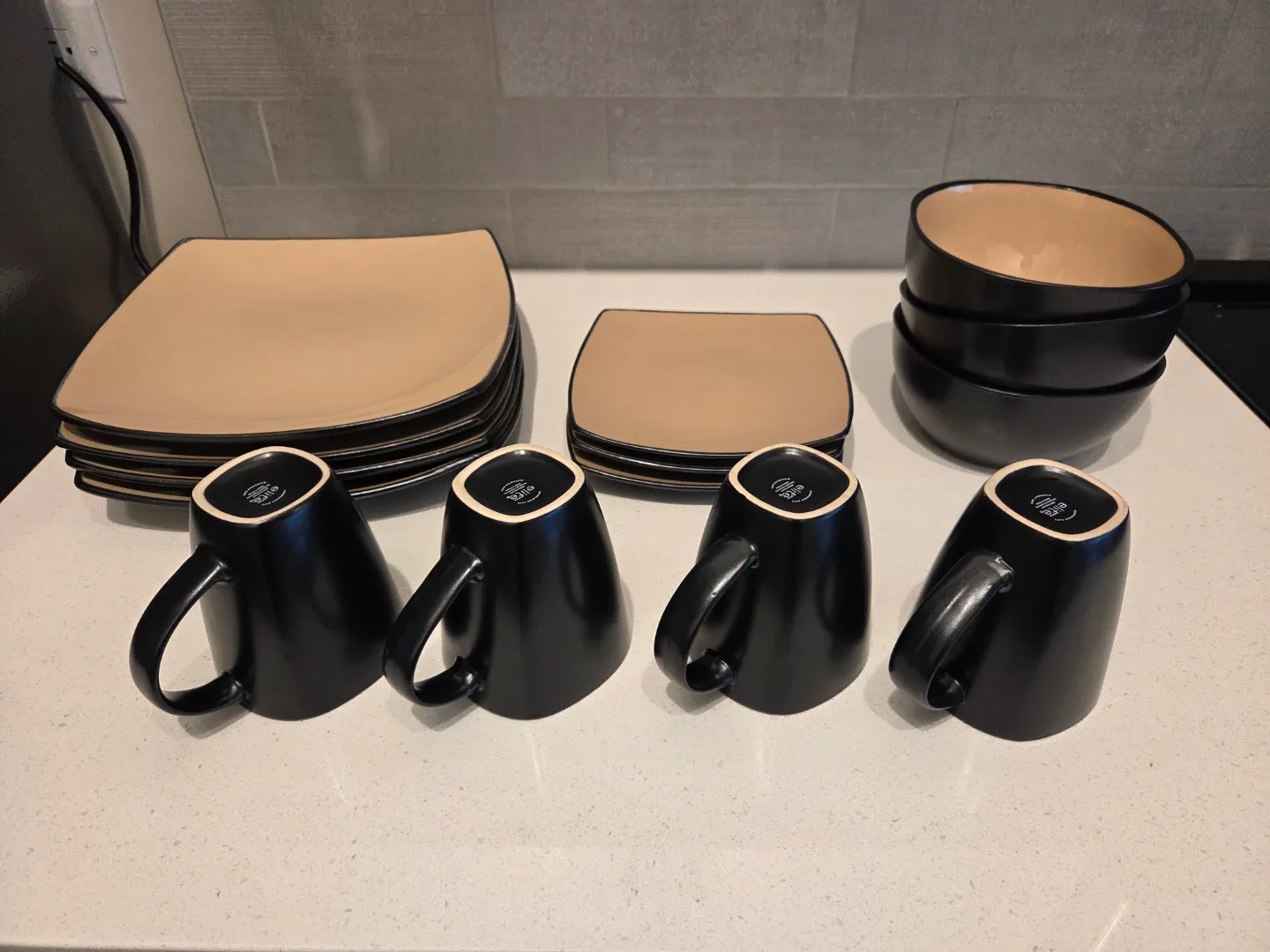 Elite 14 Piece Dinnerware Set