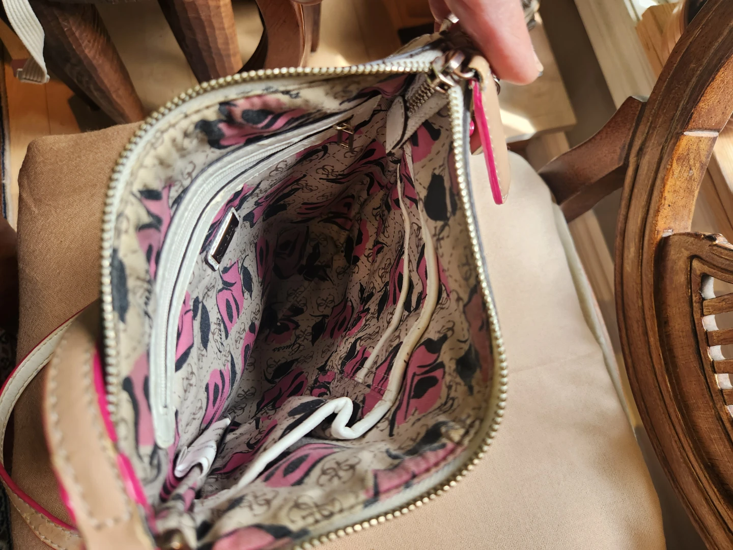 Guess White Crossbody Bag - photo 4
