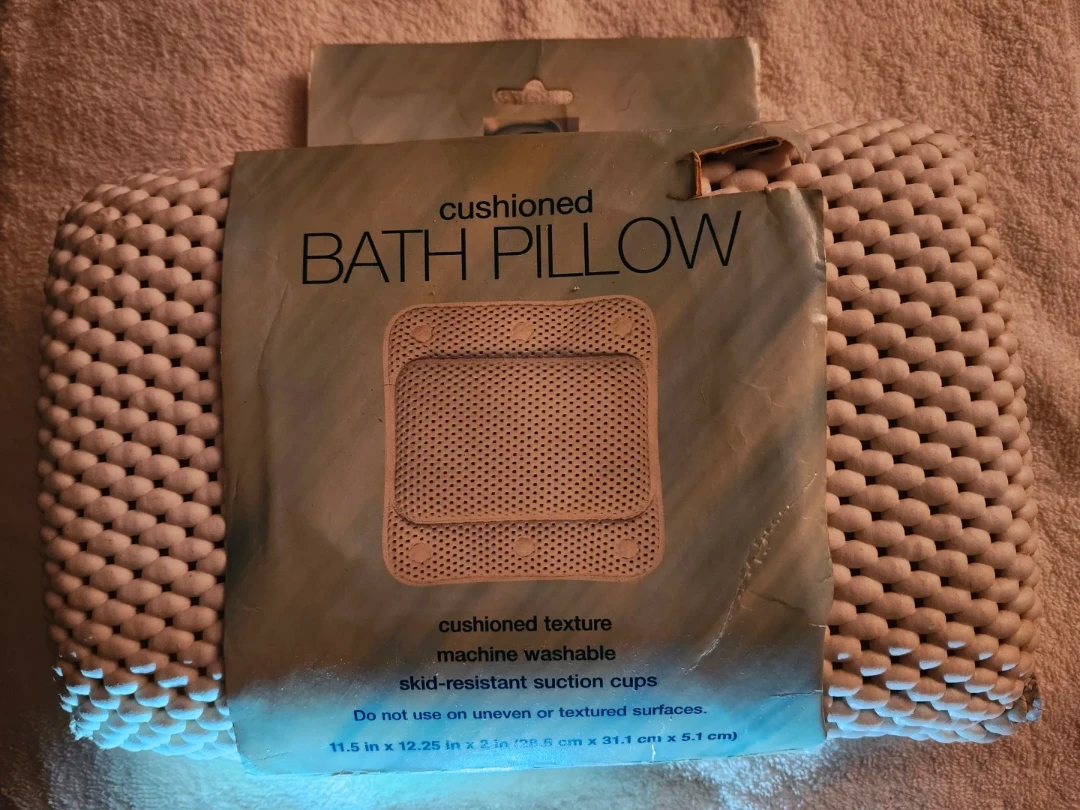 New bath pillow ⚽️ Cushioned, white