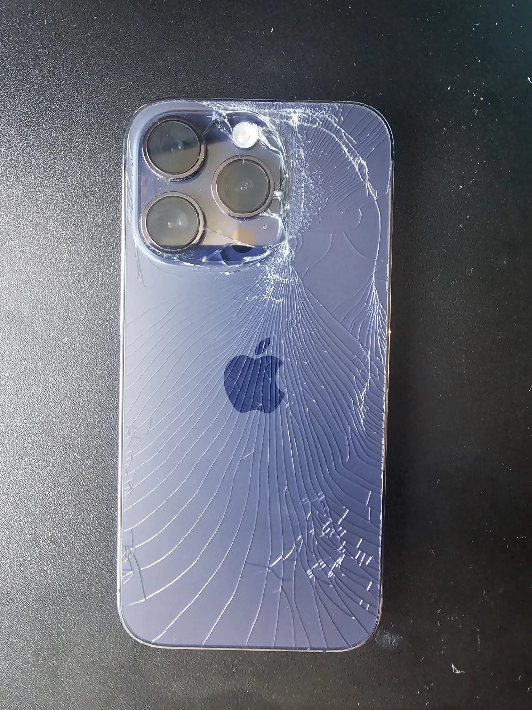Iphone 14 pro 128 gb for sale cracked back glass $450 - photo 2