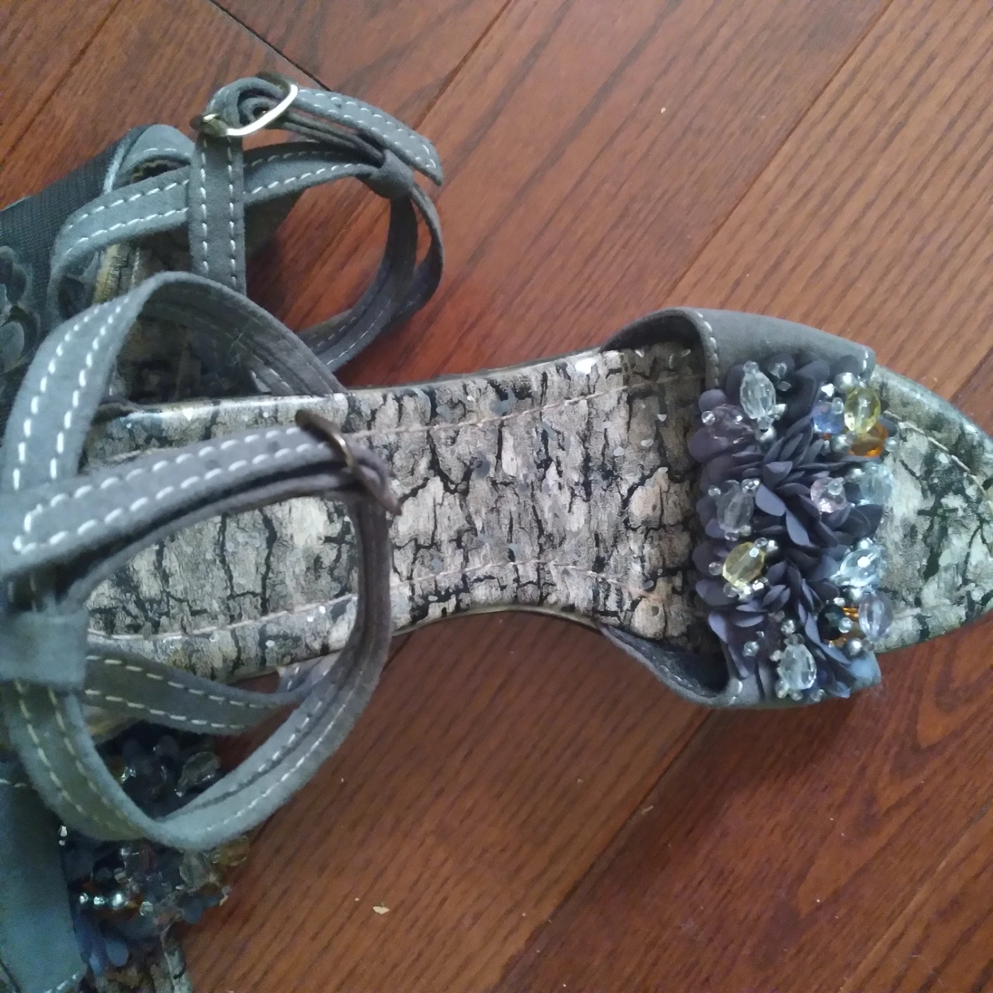 Women's Grey Wedge Sandals with Floral Embellishments - photo 4