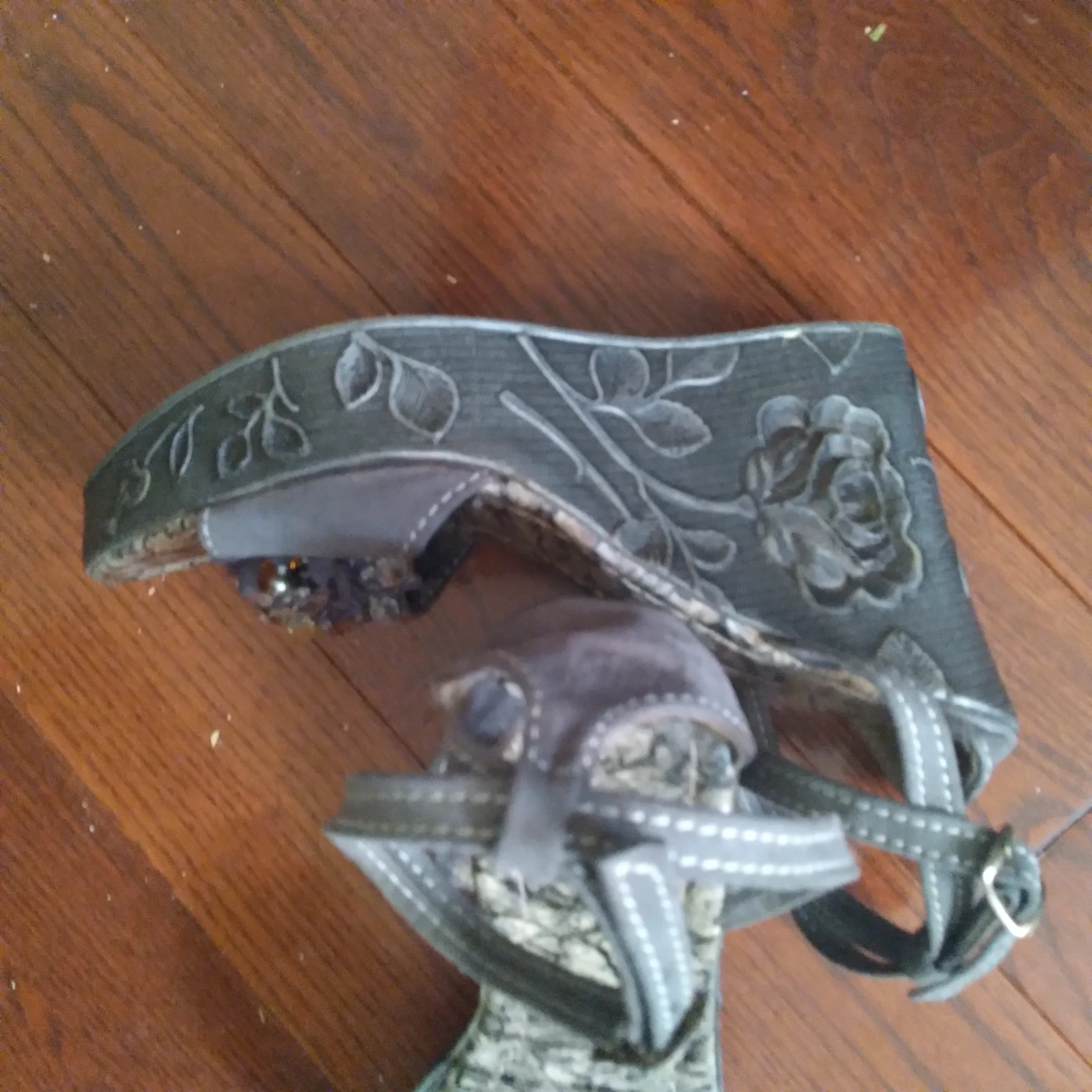 Women's Grey Wedge Sandals with Floral Embellishments - photo 5