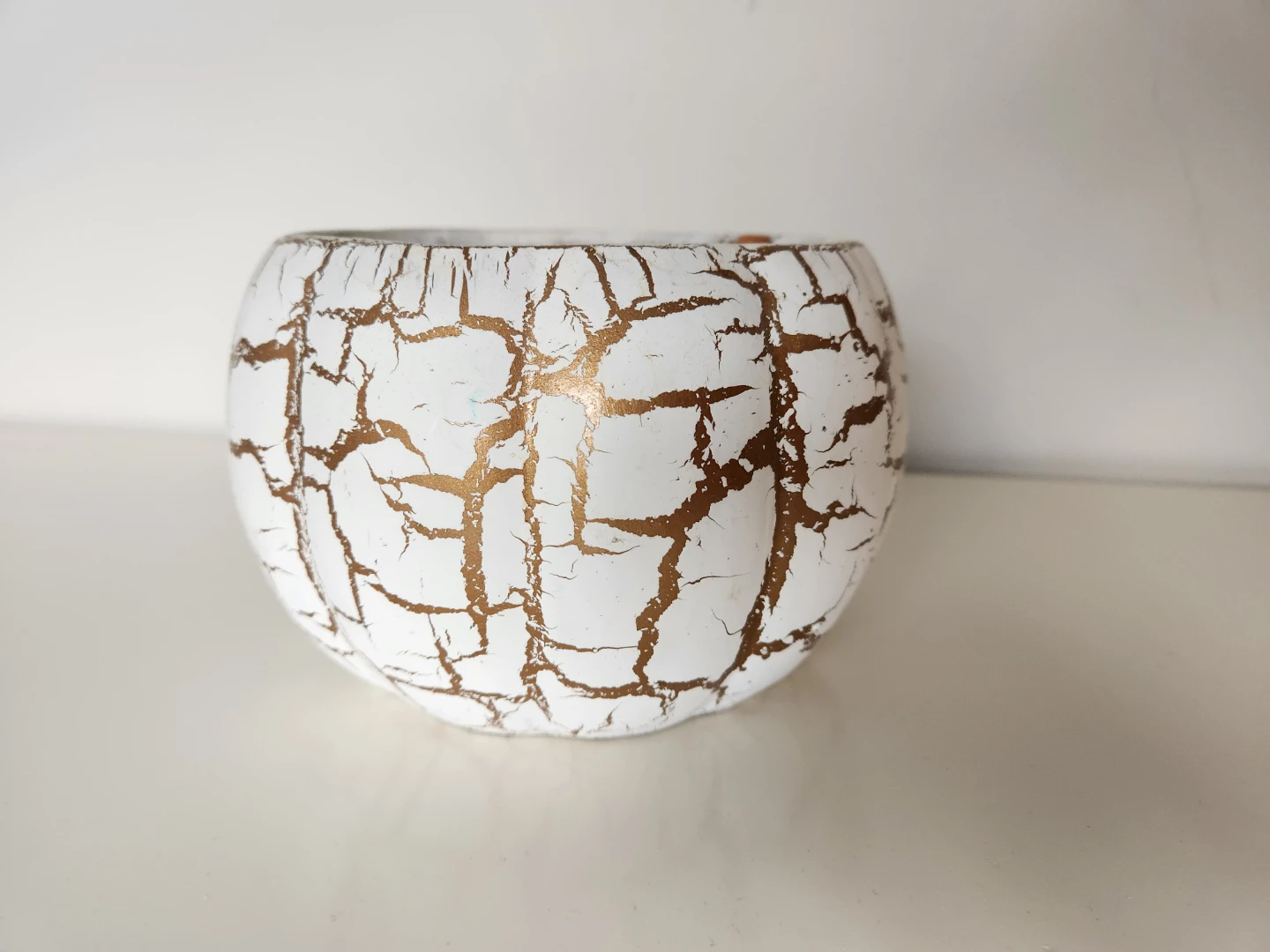 White and Gold Decorative Pot - photo 2