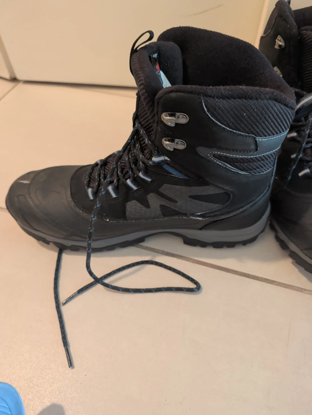 Black Insulated Winter Boots Size 9 - photo 2