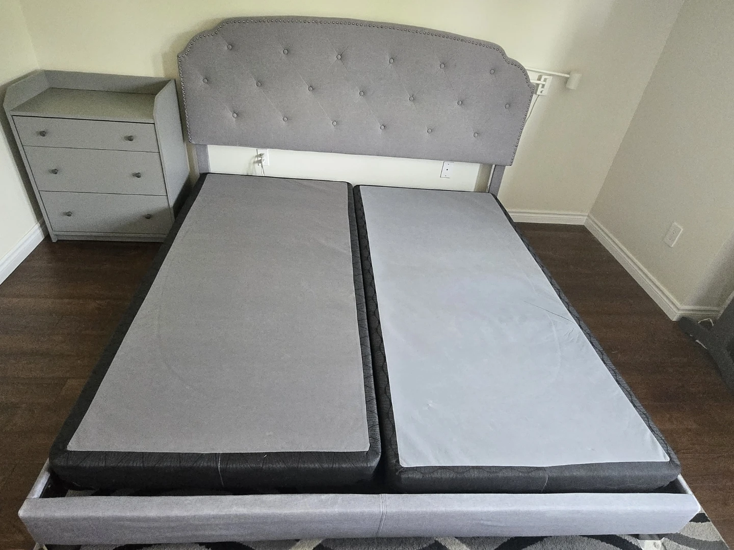 King Bed Frame - Gret with Tufted Headboard, box springs