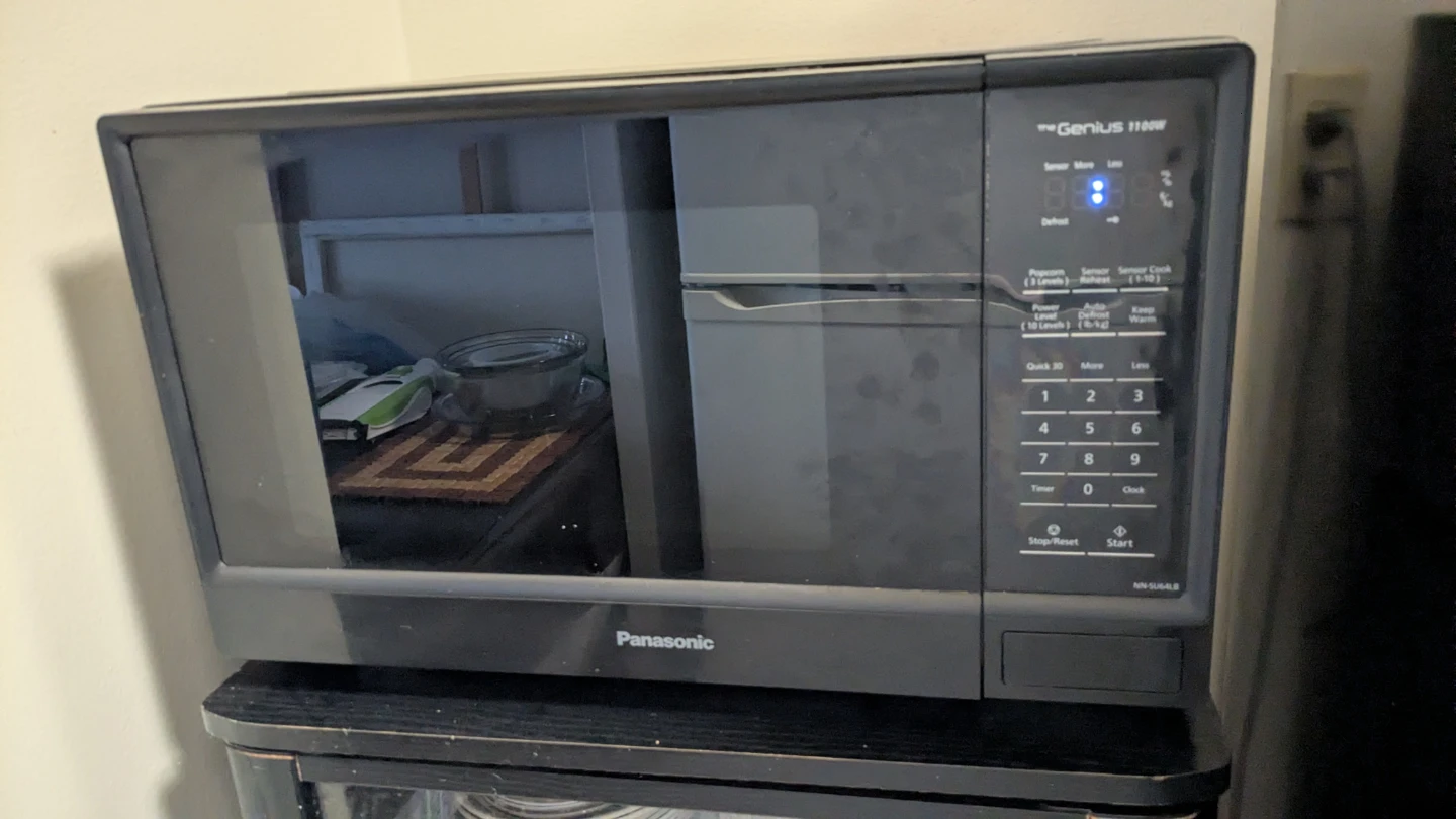 Panasonic The Genius 1100W Microwave - photo 2