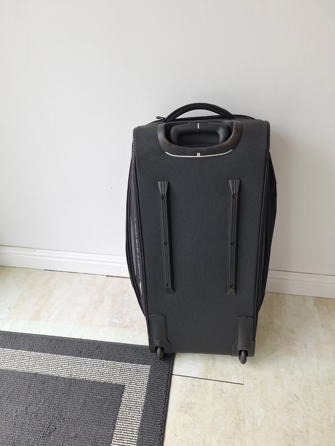 High Sierra Black Rolling Suitcase - photo 4