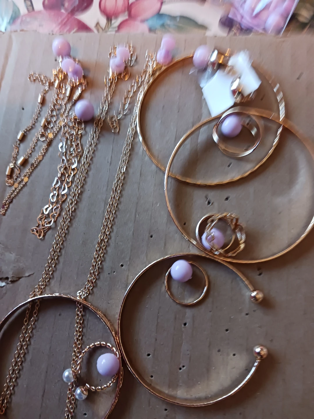 Gold-tone jewellery set with necklaces, earrings, and bracelets - photo 3