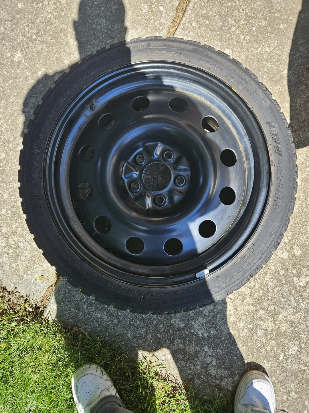 LIKE NEW! 4 x 225/40/18, 5 X 114.3 winter tires and rims