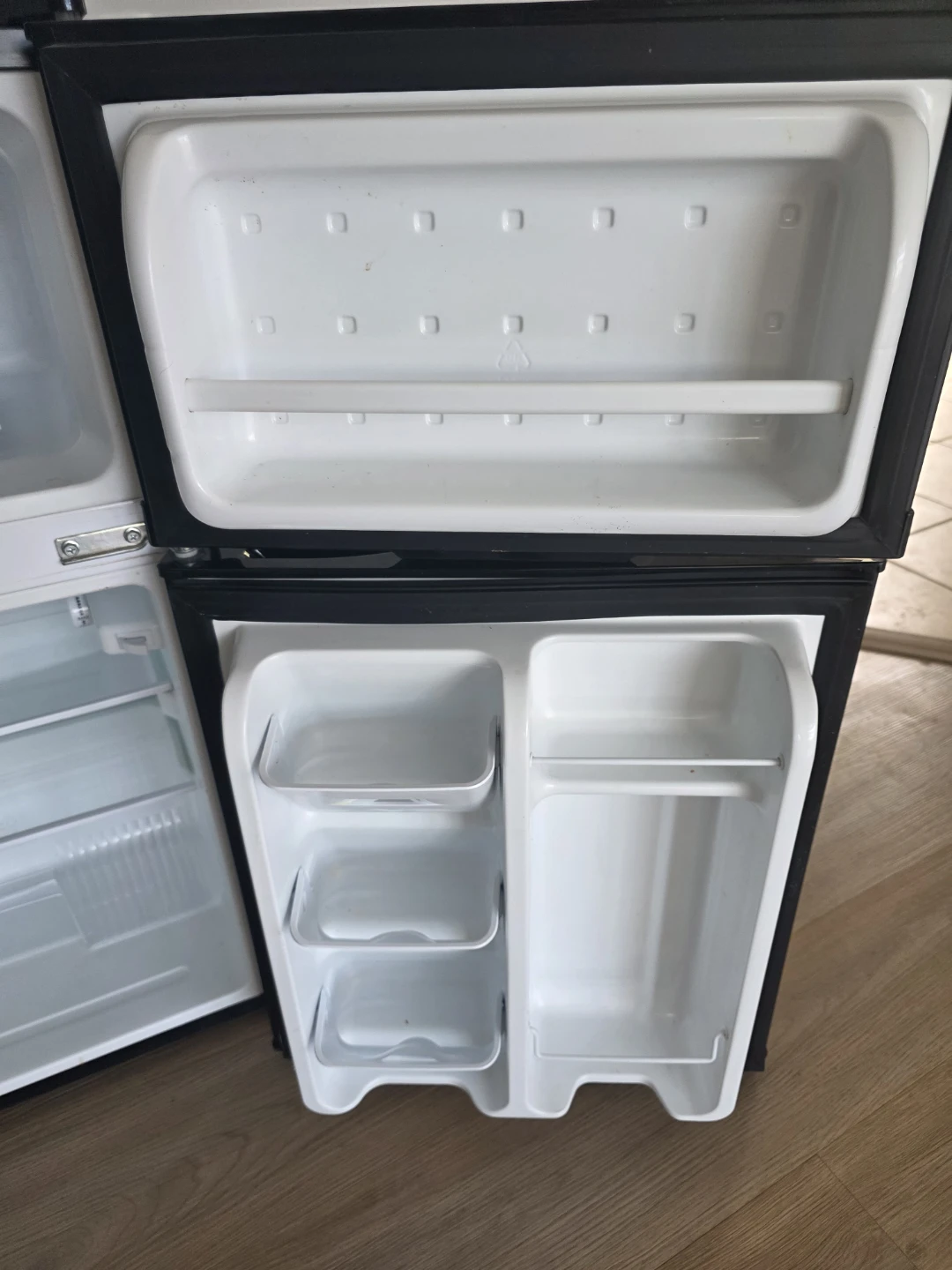 Master Chef Black Mini Fridge - photo 3