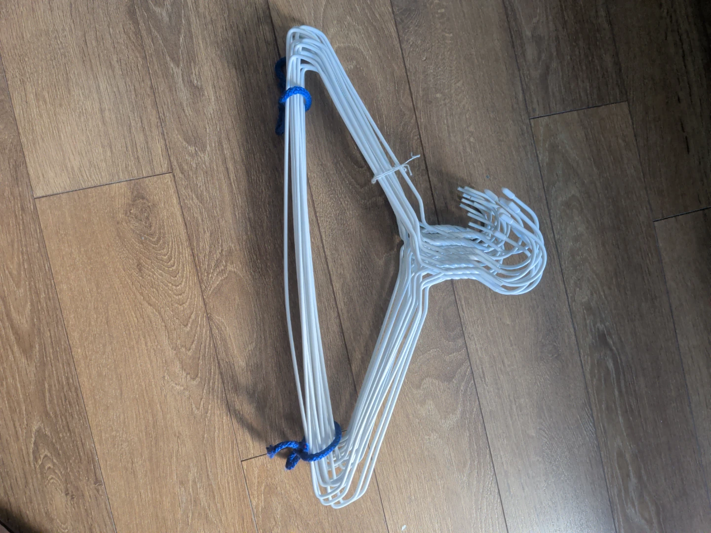 White Hangers - Set of 22
