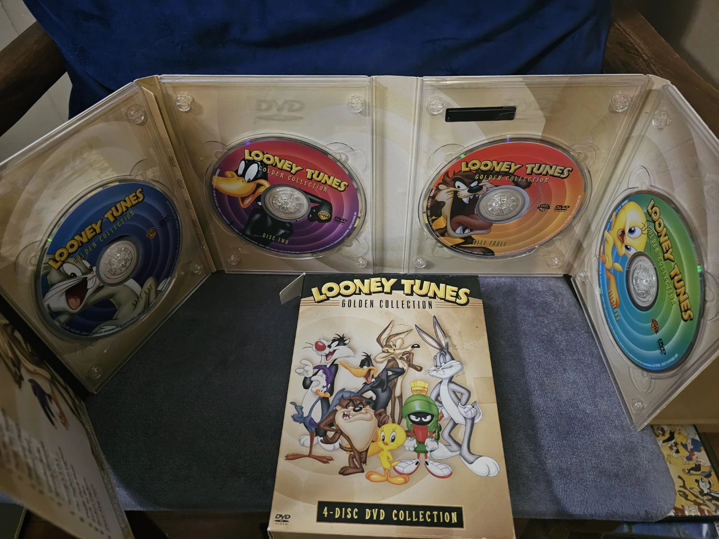 Looney Tunes Golden Collection 4-Disc DVD Set - photo 2